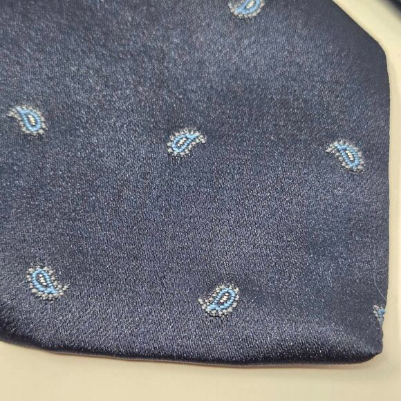 ENVOY SILK TIE NAVY BLUE MINI PAISLEY FOULARD SATIN LUXURY 3.25" X 56" - Picture 2 of 3